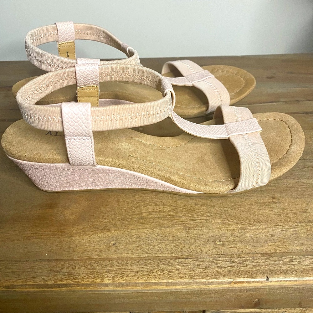 Alfani Voyager Open Toe Casual T-Strap Sandals Sz 7